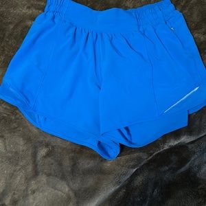 Lululemon size 6, color poolside not sure if 4 or 3inch